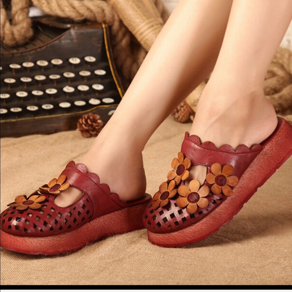 Handmade flower appliqué platform slippers